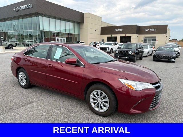 Used 2017 Red Toyota LE image 22