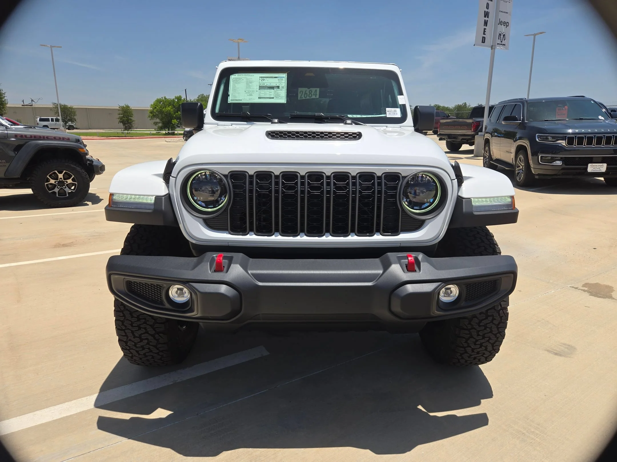 New 2026 Bright White Clear-Coat Exterior Paint Jeep Rubicon image 8