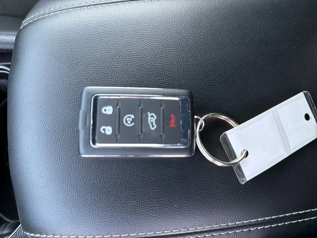 Used 2025 Silver Jeep Altitude image 27