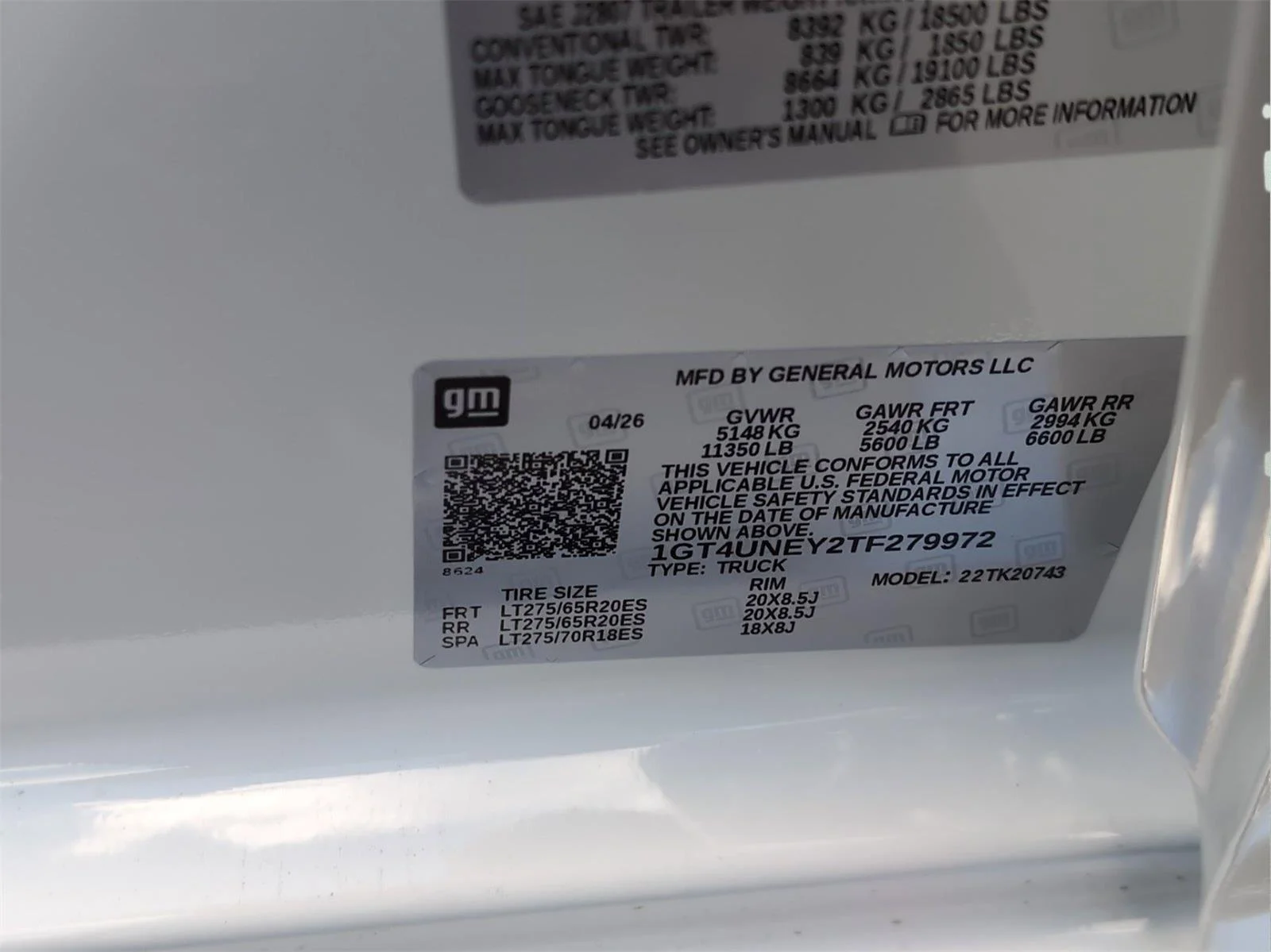New 2026 Summit White GMC SLT image 30
