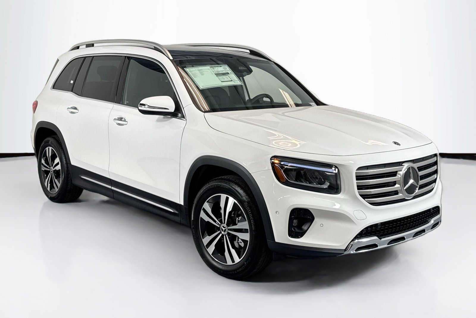 New 2026 Polar White Mercedes-Benz GLB 250 image 3