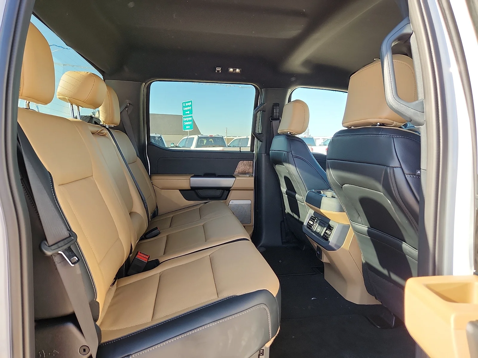 New 2026 Oxford White Ford Lariat image 19