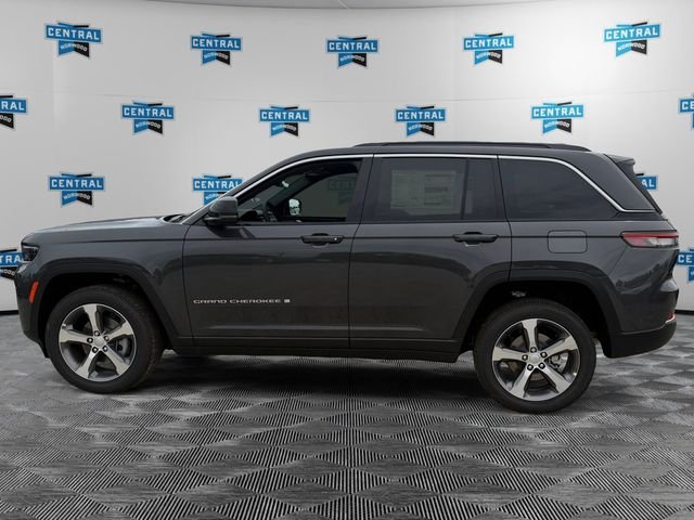 New 2026 Baltic Gray Metallic Clear-Coat Exterior Paint Jeep Limited image 2