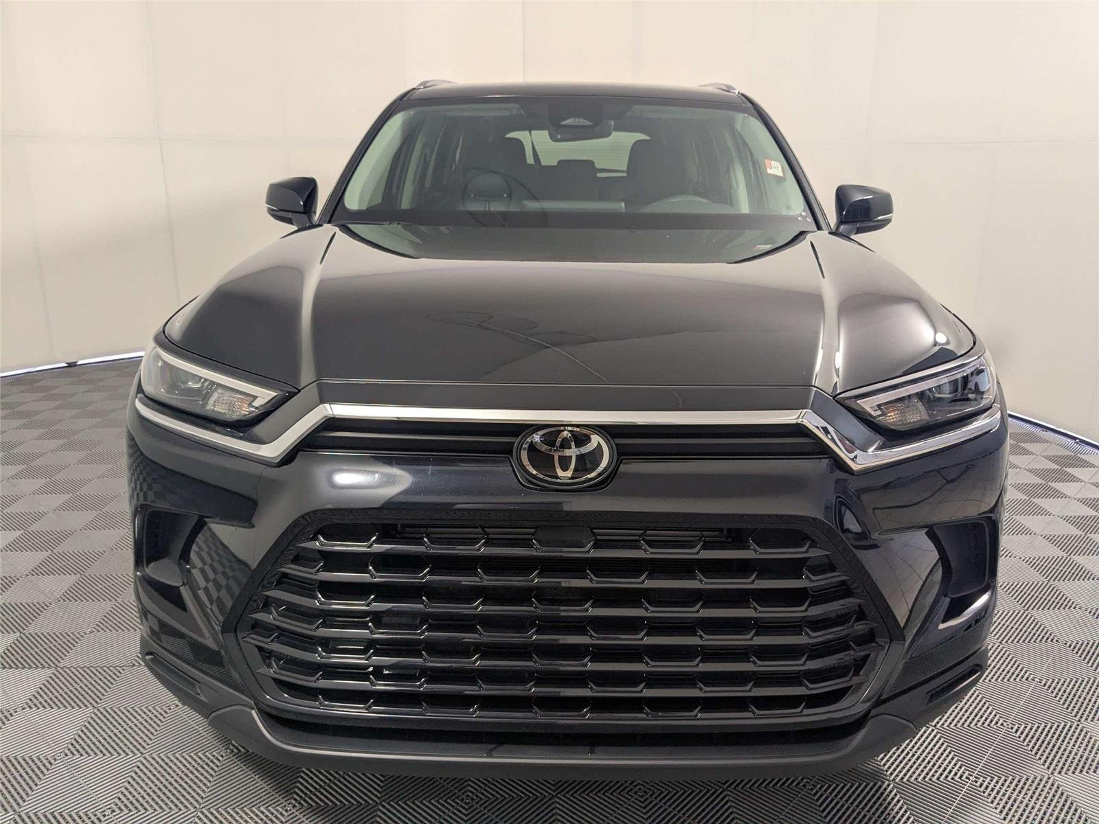 Used 2025 Midnight Black Metallic Toyota XLE image 3