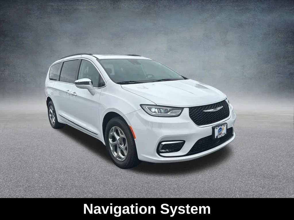 Used 2022 Bright White Clearcoat Chrysler Limited image 9