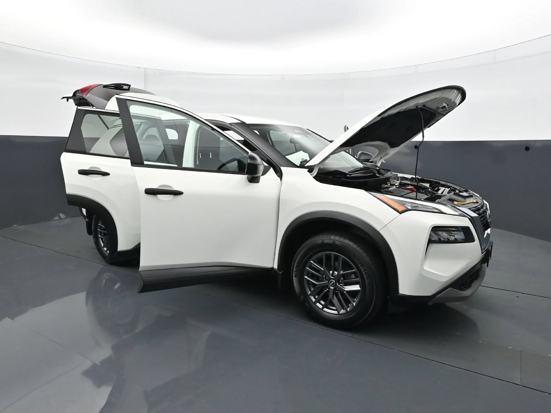 Used 2023 Glacier White Nissan S image 36