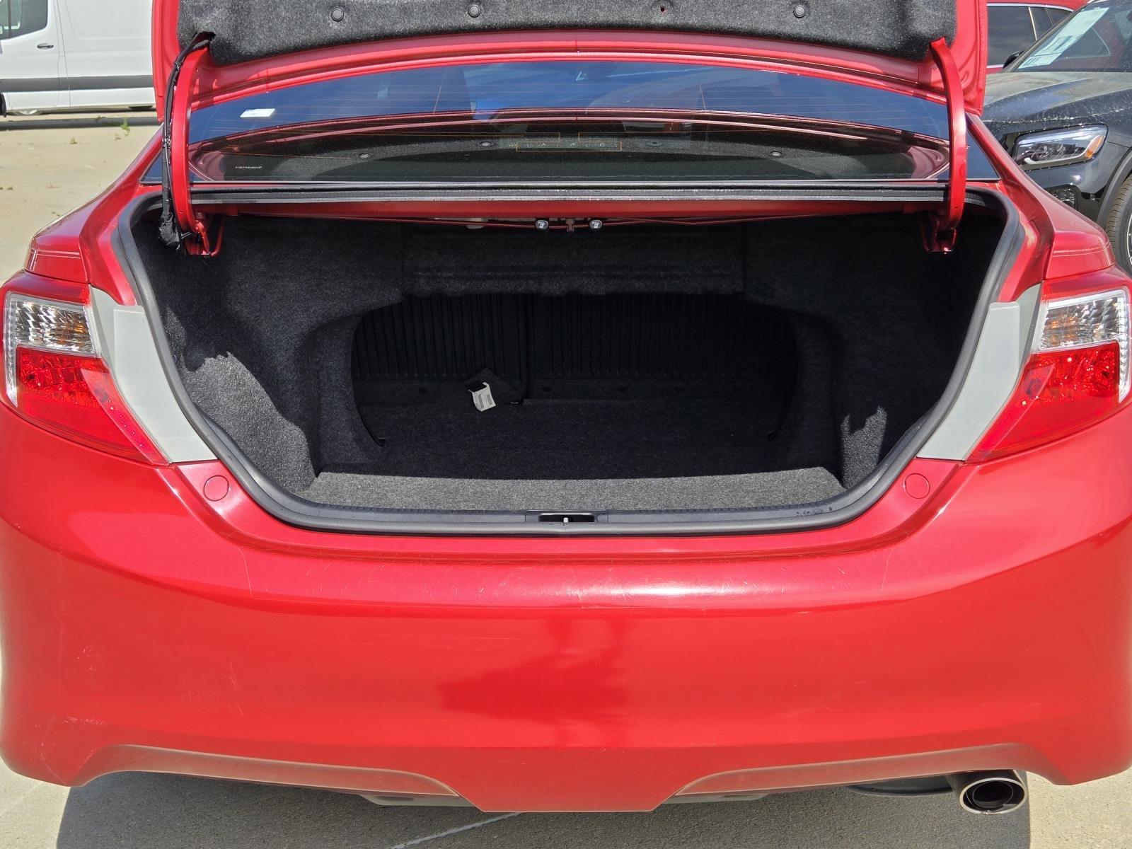 Used 2014 Barcelona Red Metallic Toyota SE image 13