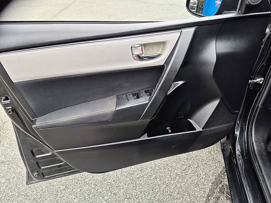 Used 2018  Toyota L image 12
