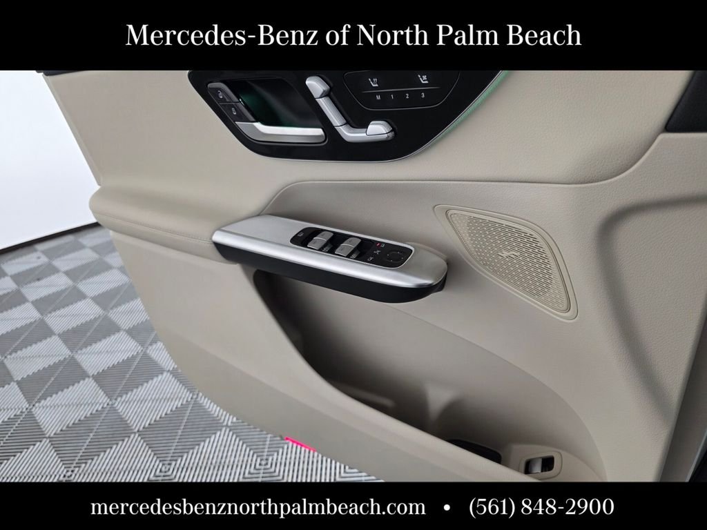 New 2026 Polar White Mercedes-Benz GLC 300 image 20