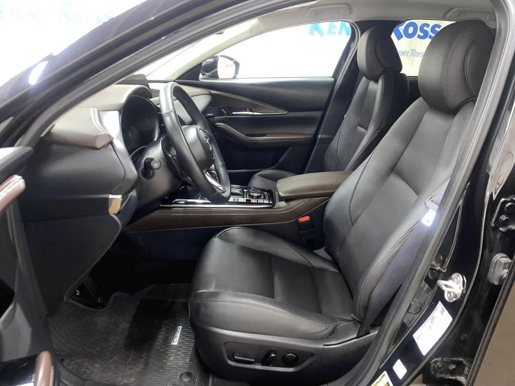 2025 Mazda CX-30 Premium - Photo 9