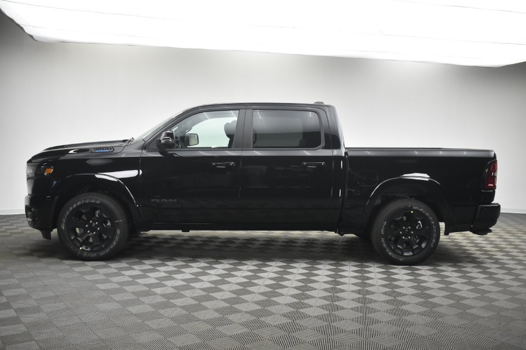 New 2027 Diamond Black Crystal Pearl-Coat Exterior Paint RAM Big Horn/Lone Star image 11