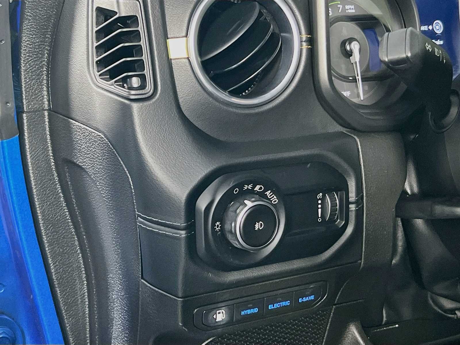 Used 2024 Hydro Blue Pearlcoat Jeep Sahara image 10