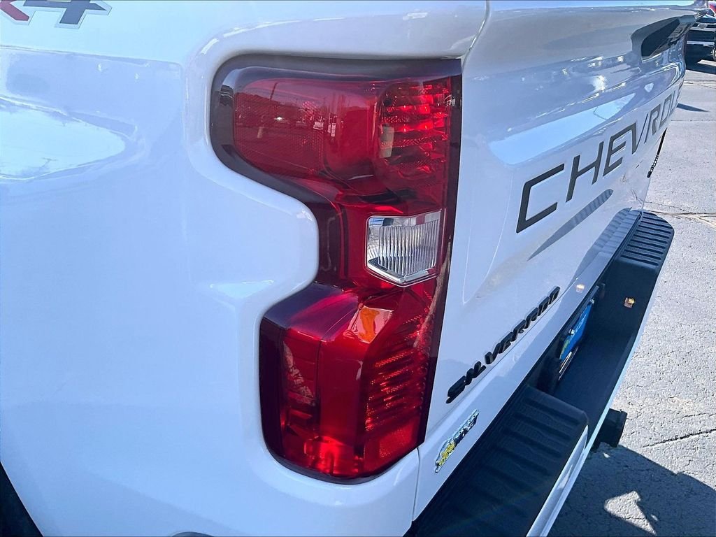 Used 2023 White Chevrolet Custom image 34