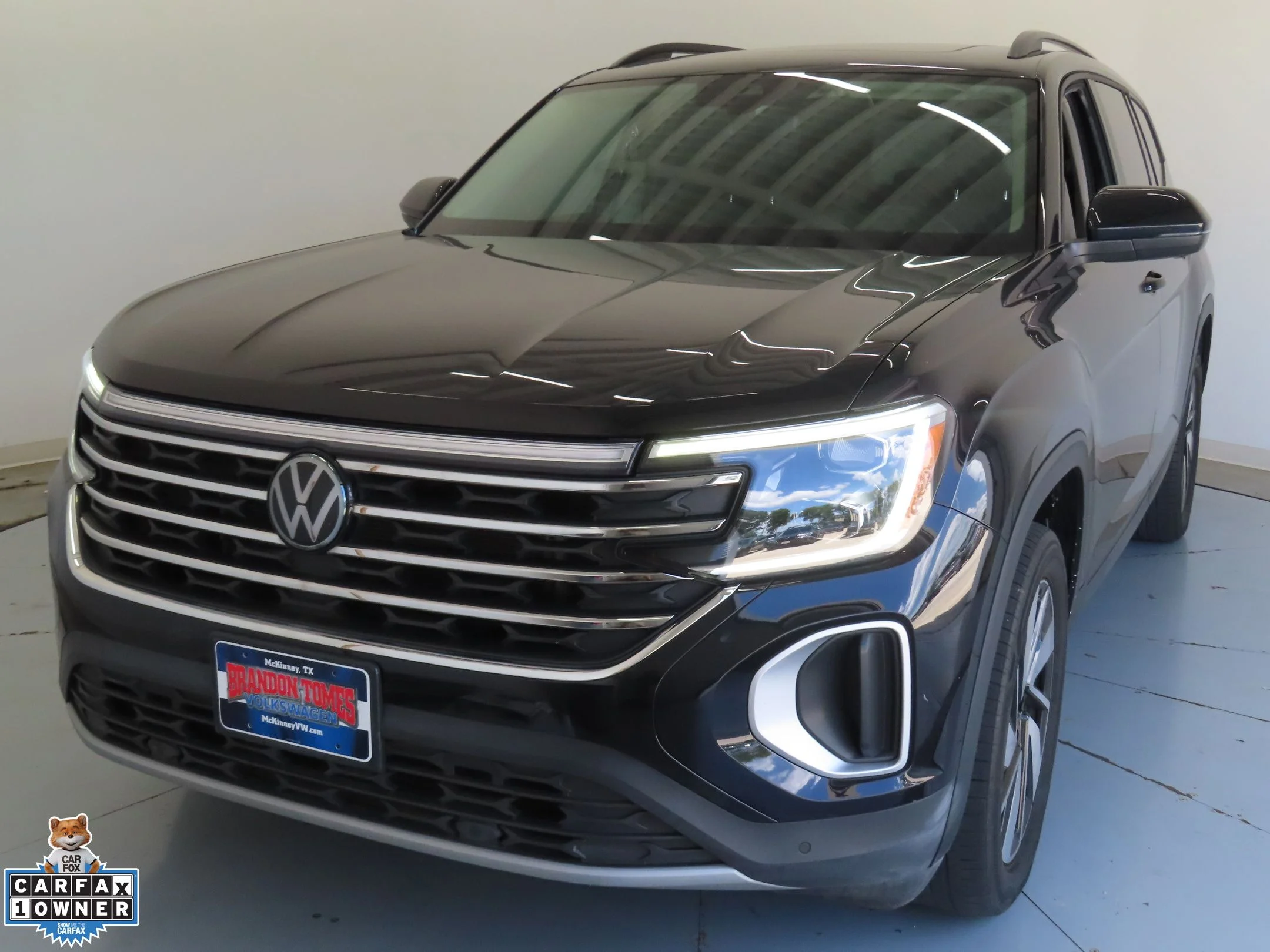 Used 2024 Black Volkswagen 2.0T SE w/Technology image 8