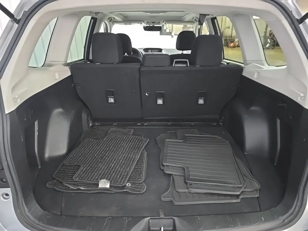 Used 2018 Ice Silver Metallic Subaru 2.5i Premium image 12