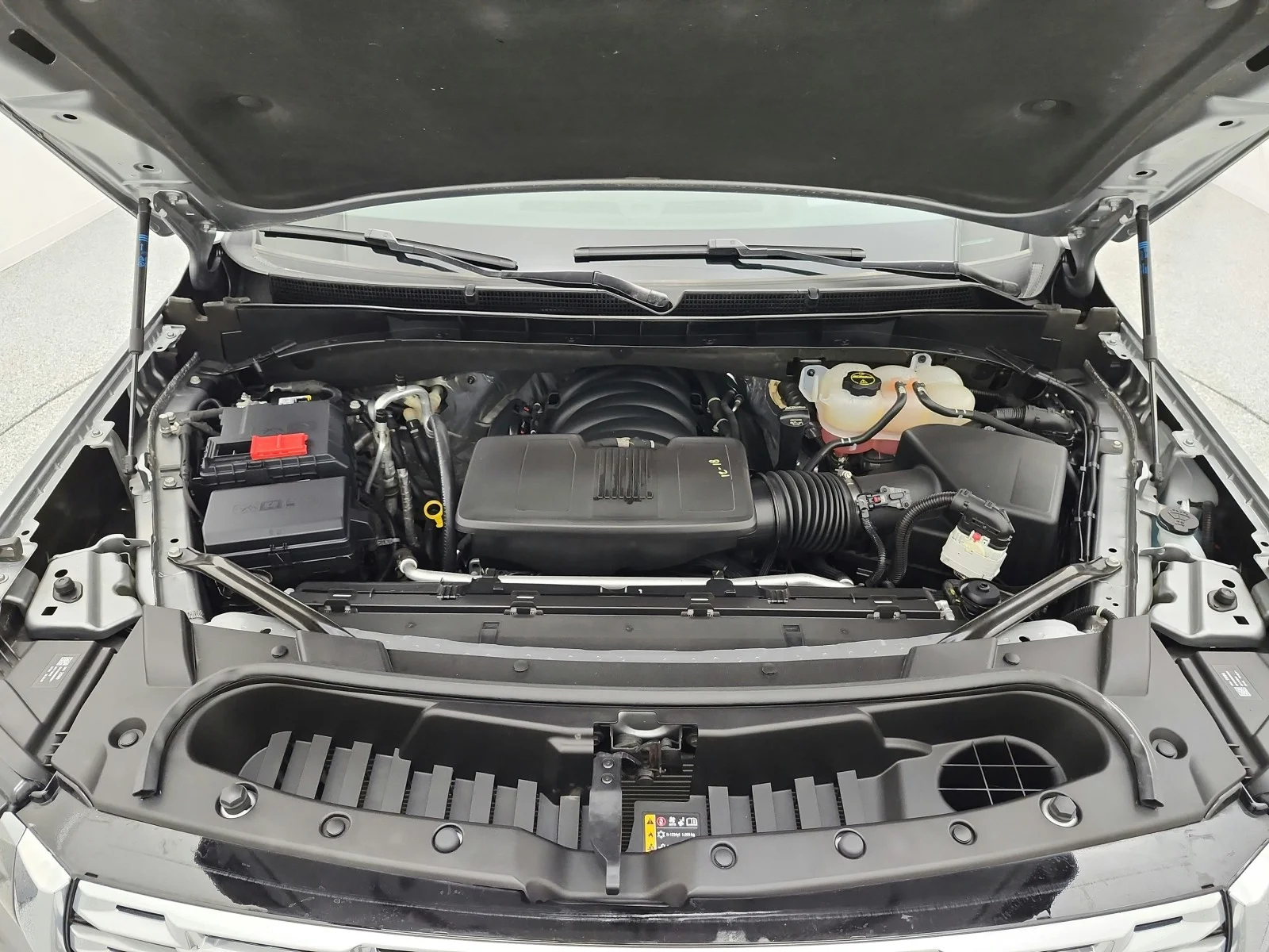 Used 2025 Sterling Metallic GMC 4WD 4dr Denali image 16