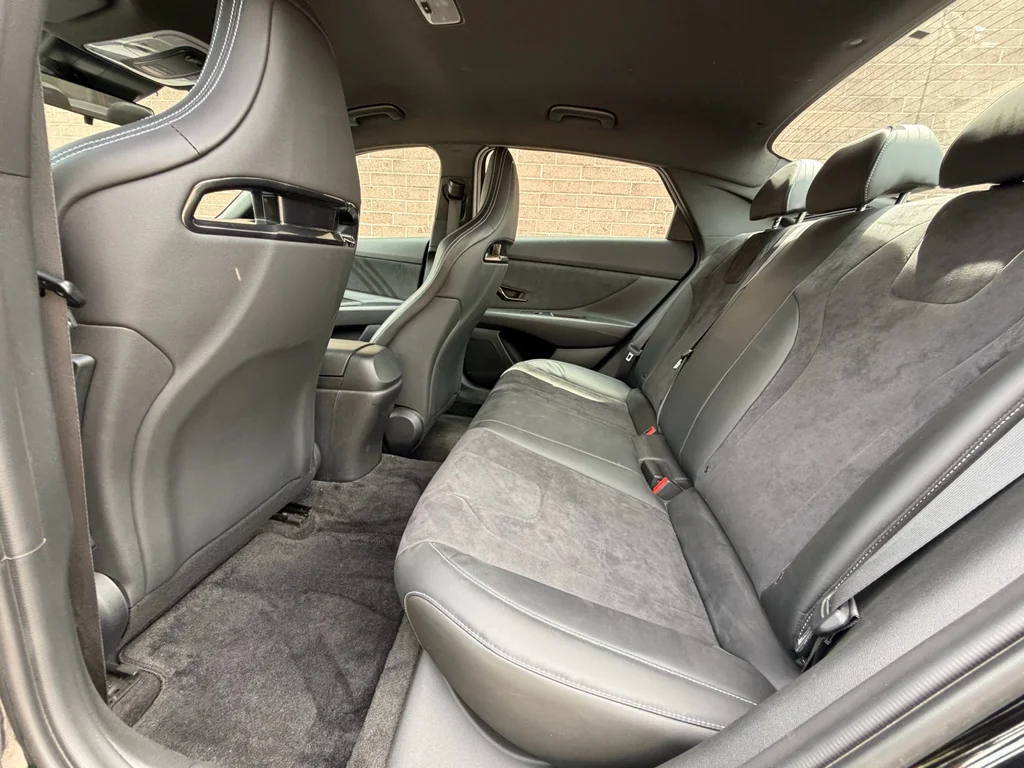Used 2023 Onyx Black Hyundai Base image 17
