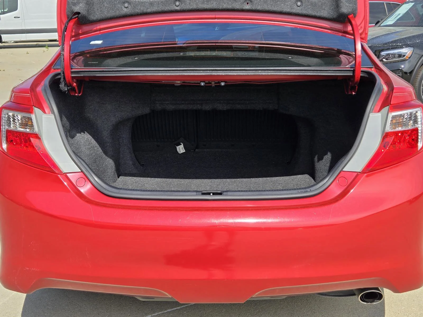 Used 2014 Barcelona Red Metallic Toyota SE image 13