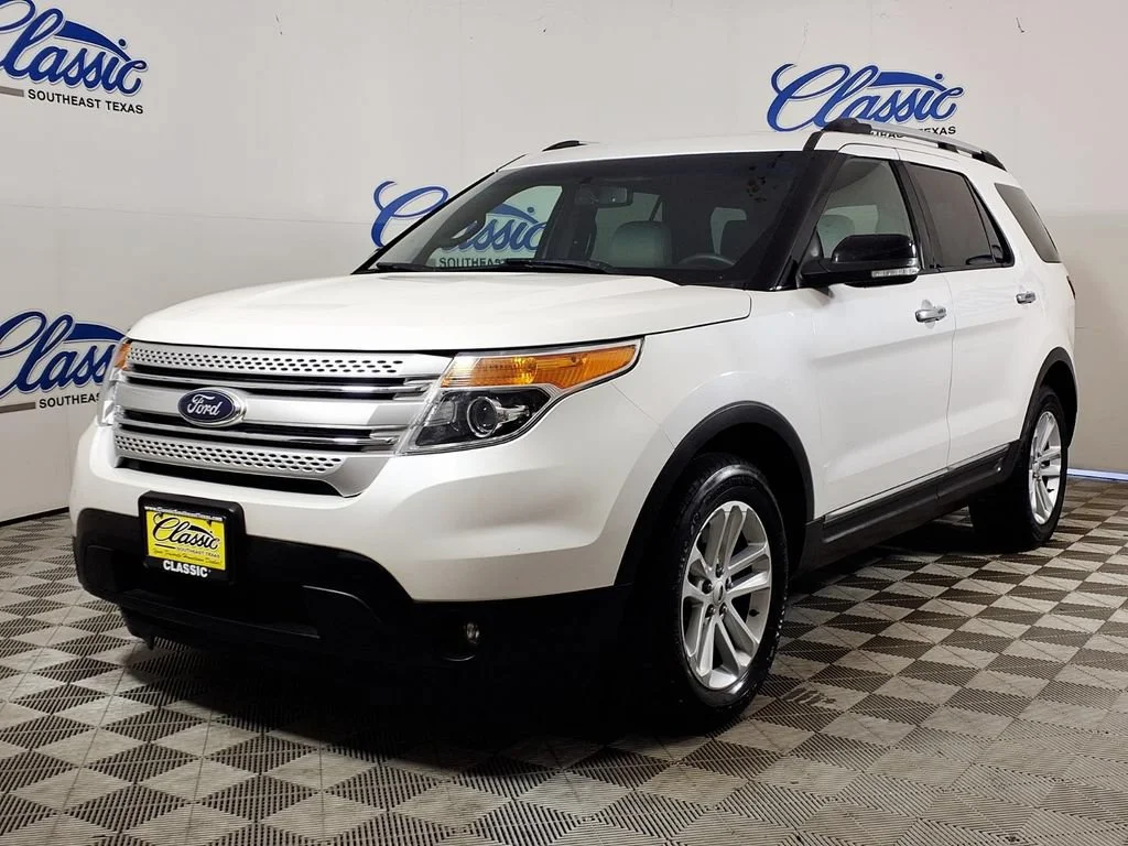 Used 2015 White Platinum Ford XLT image 5