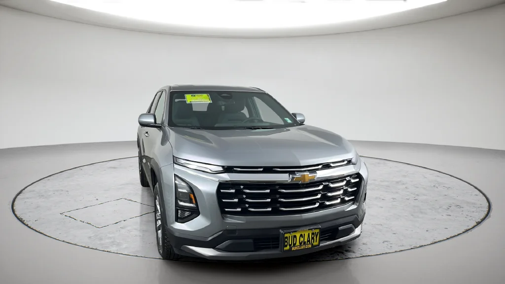 Used 2025 Gray Chevrolet LT image 4