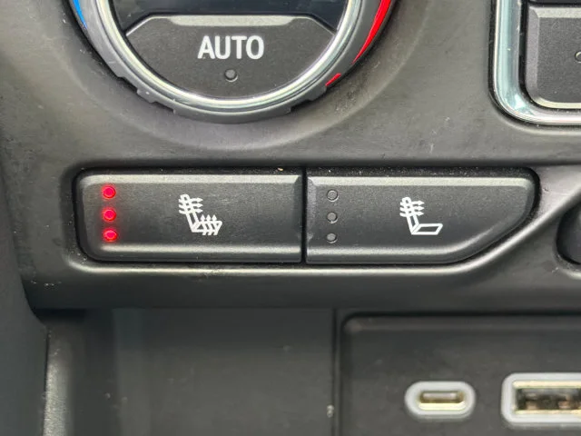 Used 2023 BLACK Chevrolet Z71 image 31
