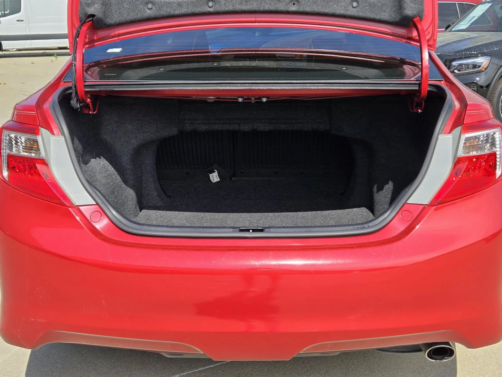 Used 2014 Barcelona Red Metallic Toyota SE image 13