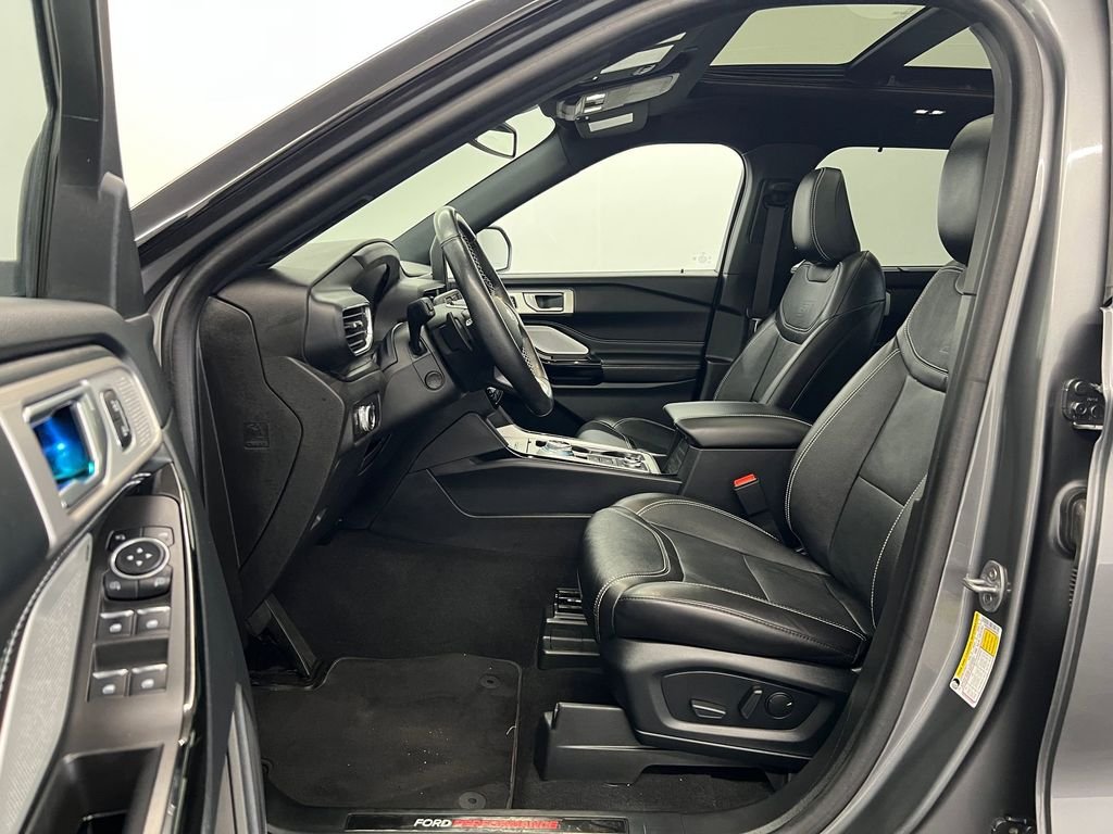 2023 Ford Explorer ST photo 2