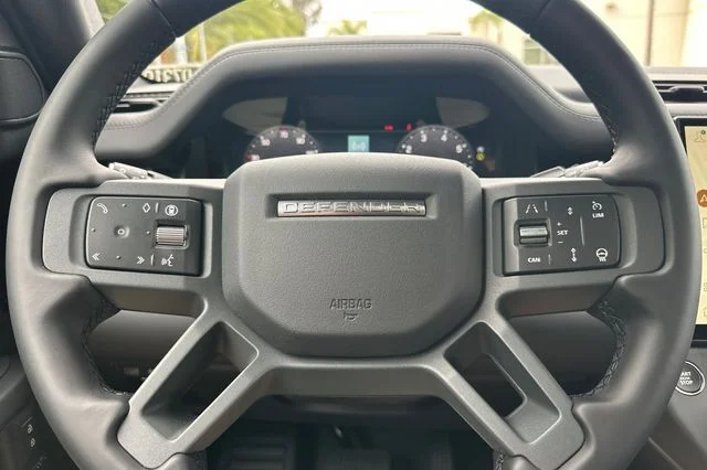 New 2026 Santorini Black Land Rover X-Dynamic SE image 22
