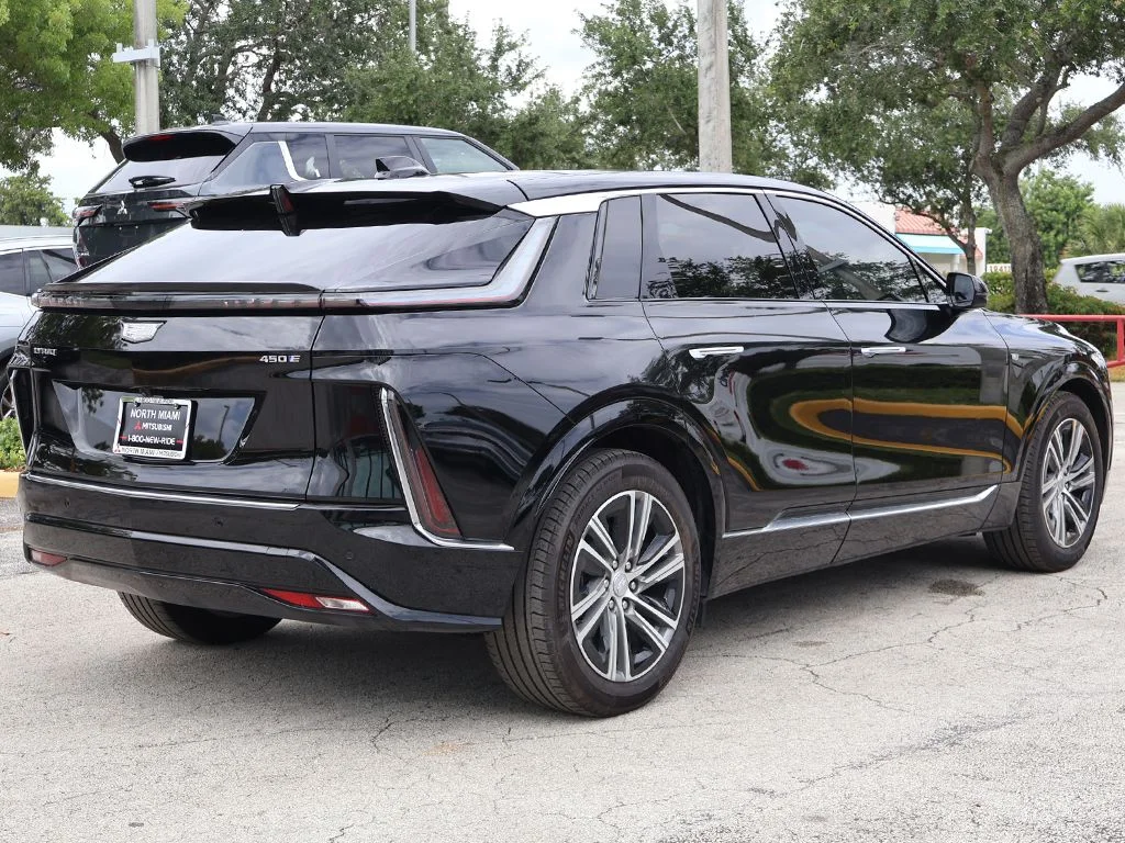 Used 2025 Black Cadillac Luxury image 14