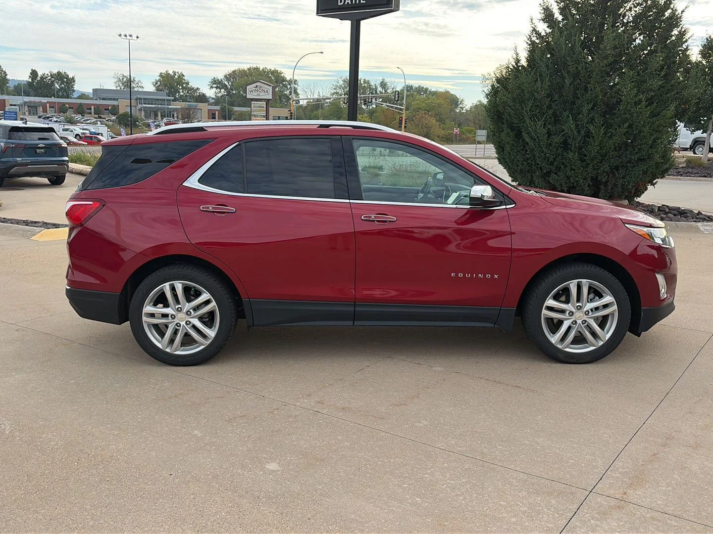 Used 2019 Chevrolet Equinox Premier with VIN 2GNAXPEXXK6232587 for sale in Winona, Minnesota
