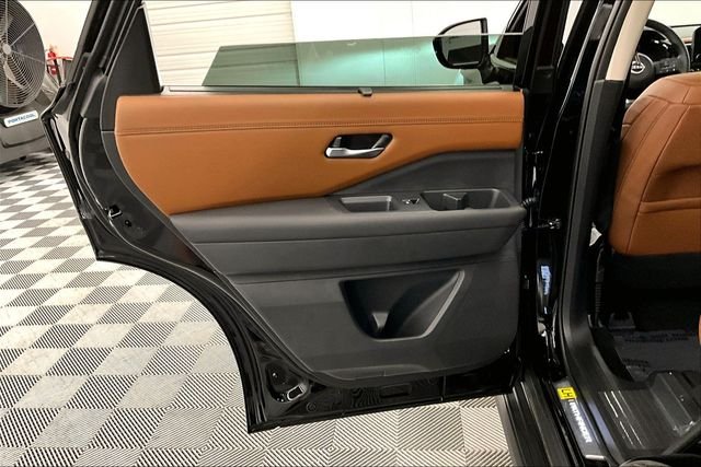 New 2025 Super Black Nissan Platinum image 31