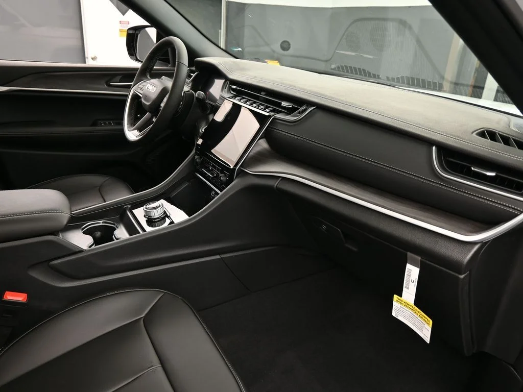 Used 2025 Bright White Clearcoat Jeep Limited image 40