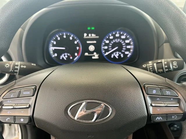 Used 2022 White Hyundai SEL image 12