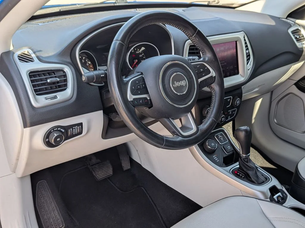 Used 2019 Blue Jeep Latitude image 34