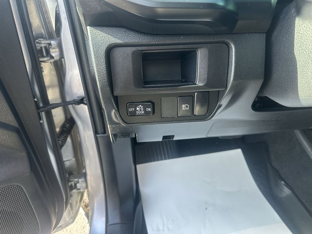 Used 2018 Silver Toyota SR image 20