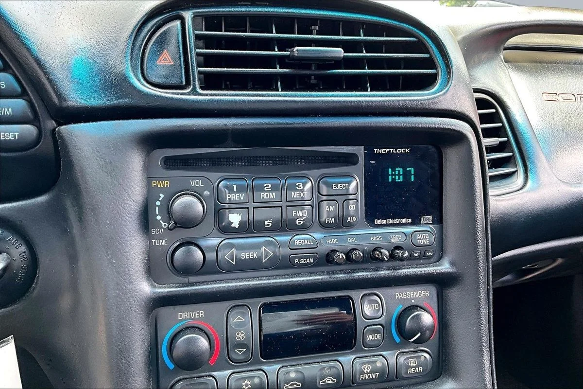 Used 2000  Chevrolet  image 13