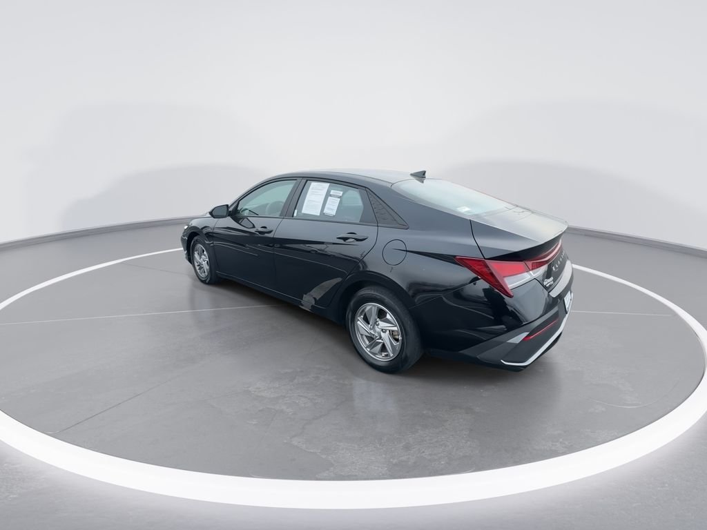 Used 2024 Black Hyundai SE image 6