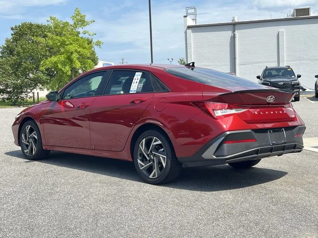 Used 2025 Red Hyundai SEL Sport image 11