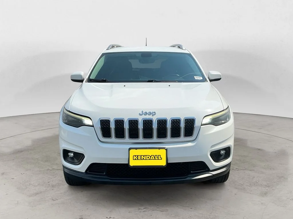 Used 2019 White Jeep Latitude Plus image 2