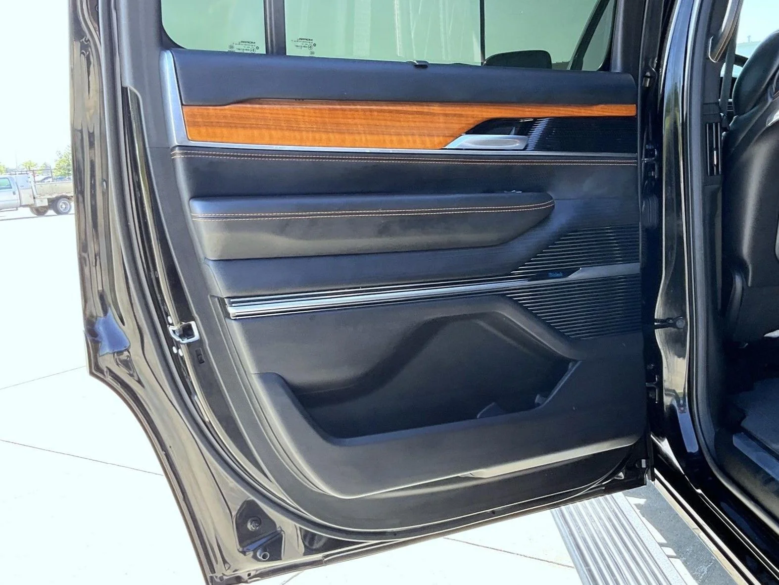Used 2022 Black Jeep Series III image 23