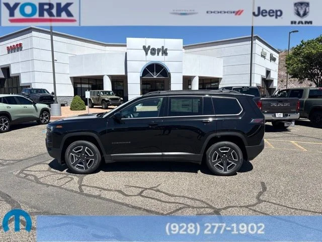 New 2026 Diamond Black Crystal Pearl-Coat Exterior Paint Jeep Laredo image 1