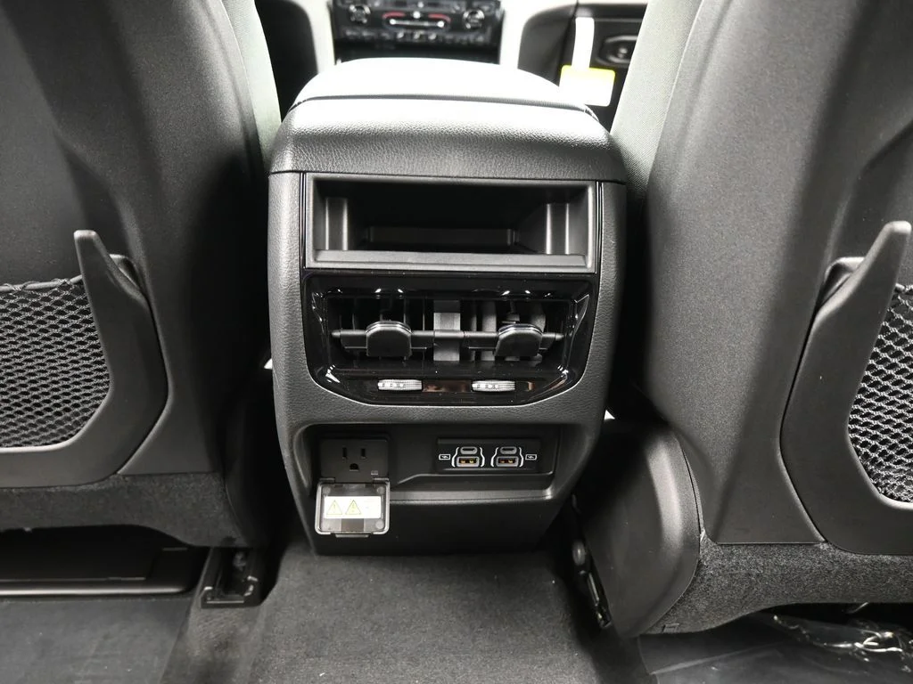 New 2026 Bright White Clear-Coat Exterior Paint Jeep Laredo X image 32