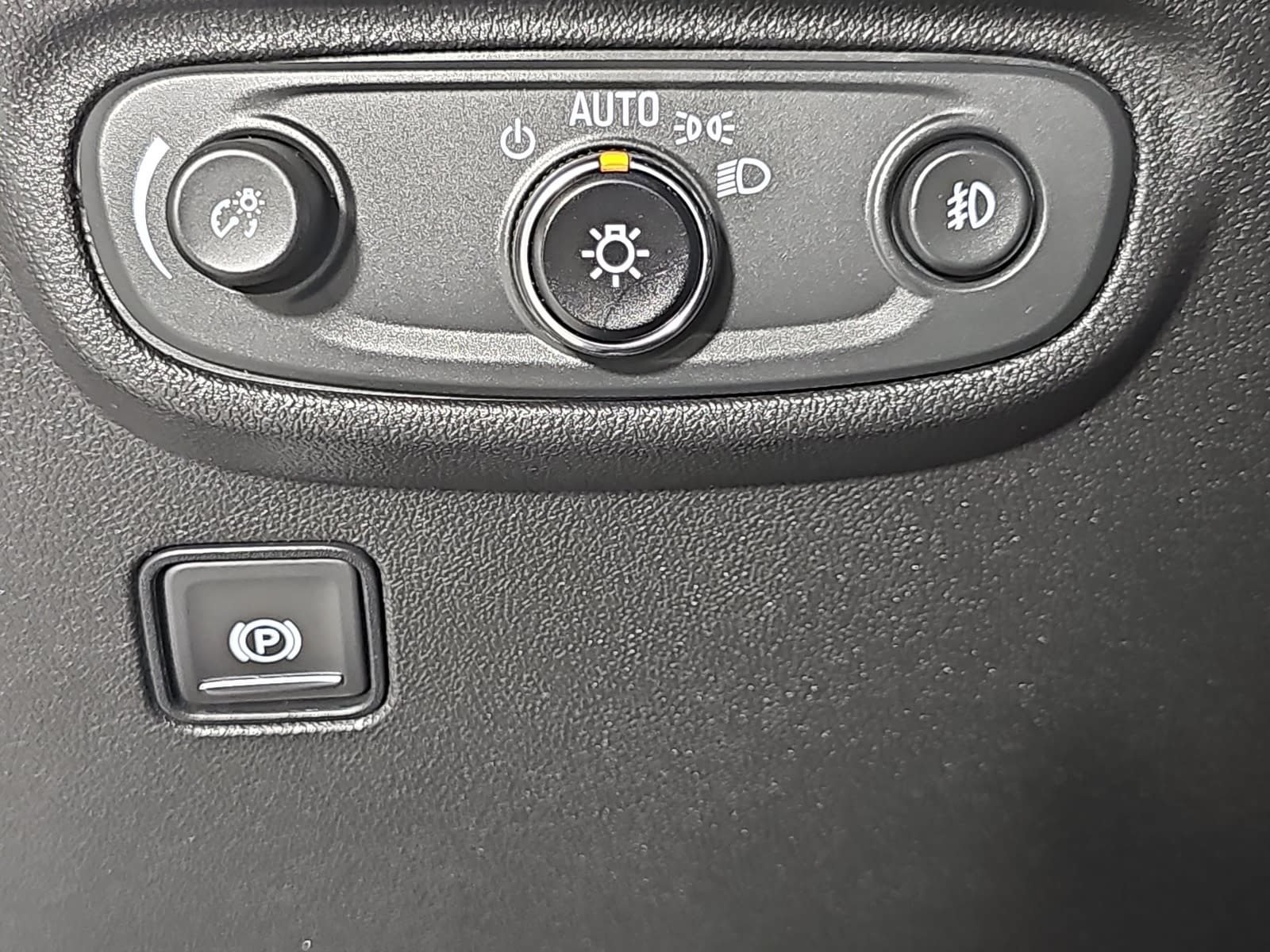 Used 2023 Silver GMC AT4 image 25