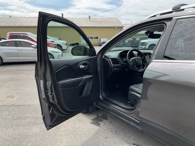 Used 2020 Gray Jeep Limited image 28