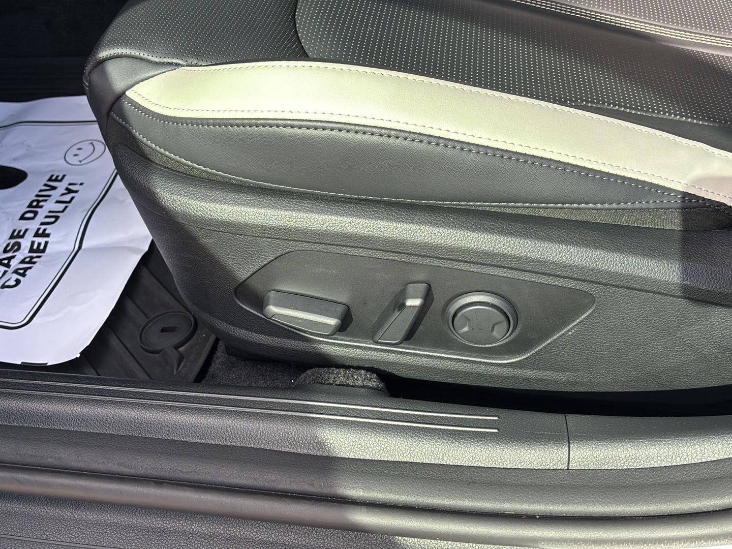 Used 2025 Snow White Pearl Kia GT-Line image 11