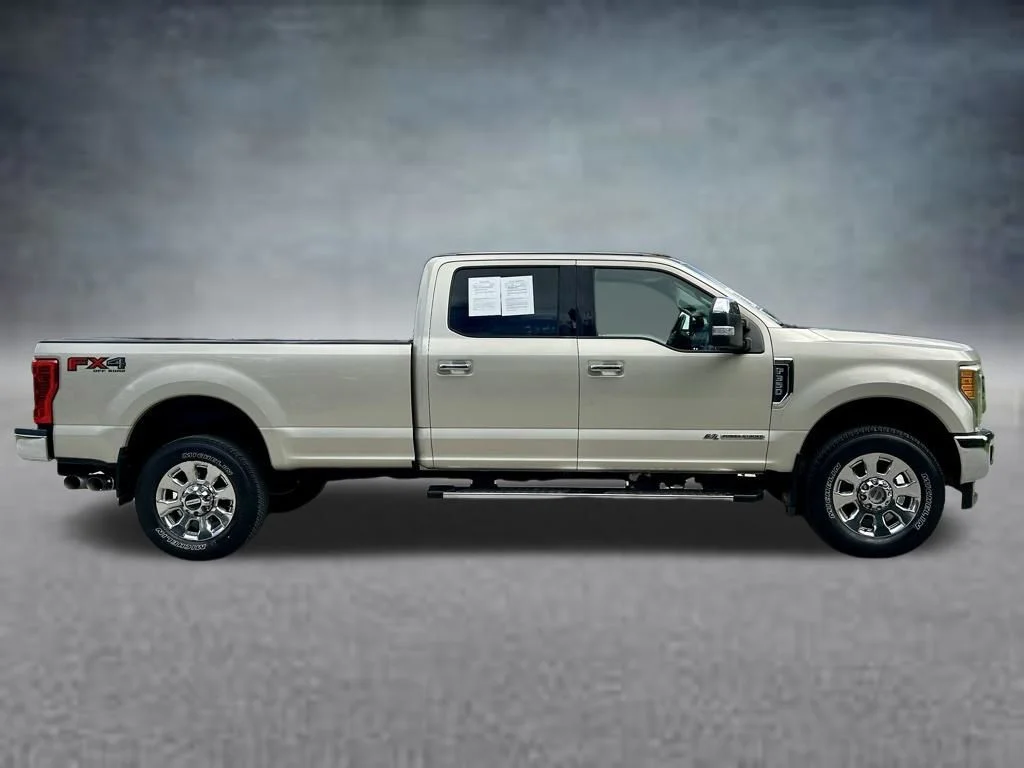 Used 2017 White Gold Metallic Ford Lariat image 4