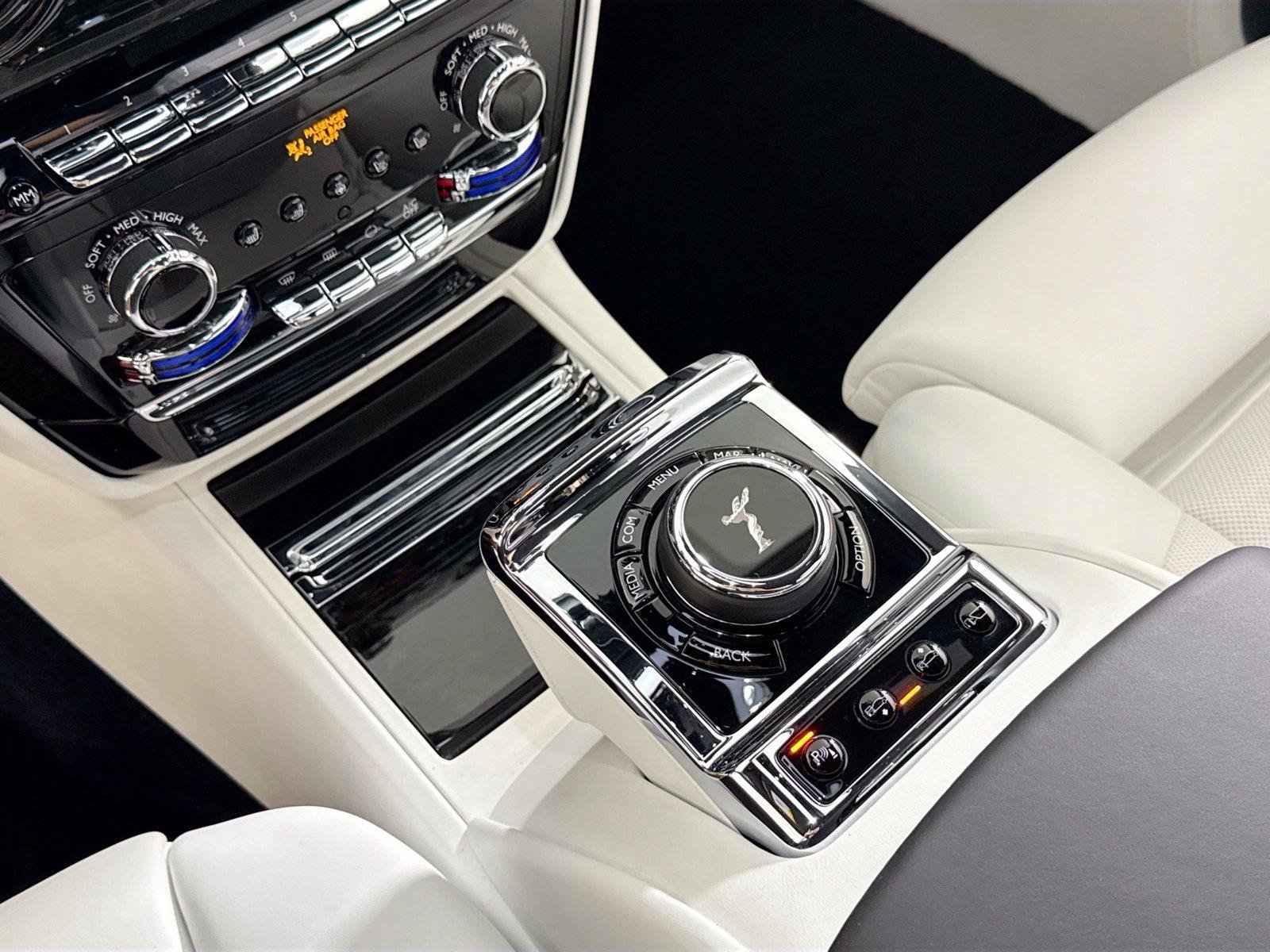 Used 2023 Jubilee Silver Rolls-Royce  image 21