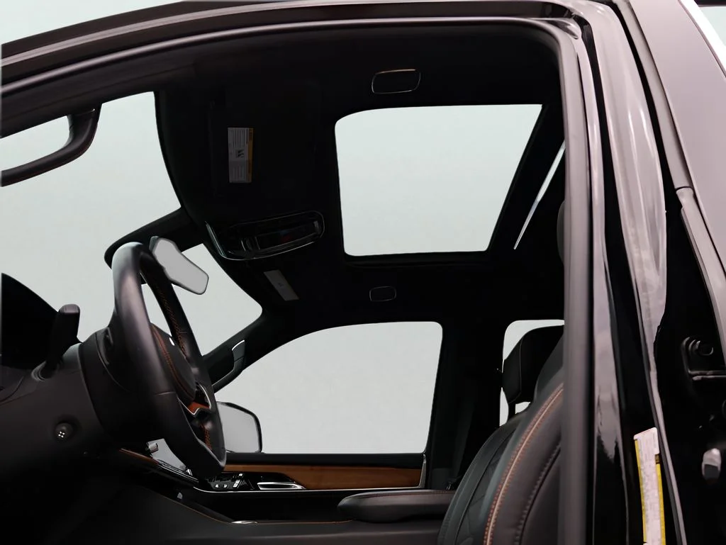 Used 2022 Diamond Black Crystal Pearlcoat Jeep Series III image 40