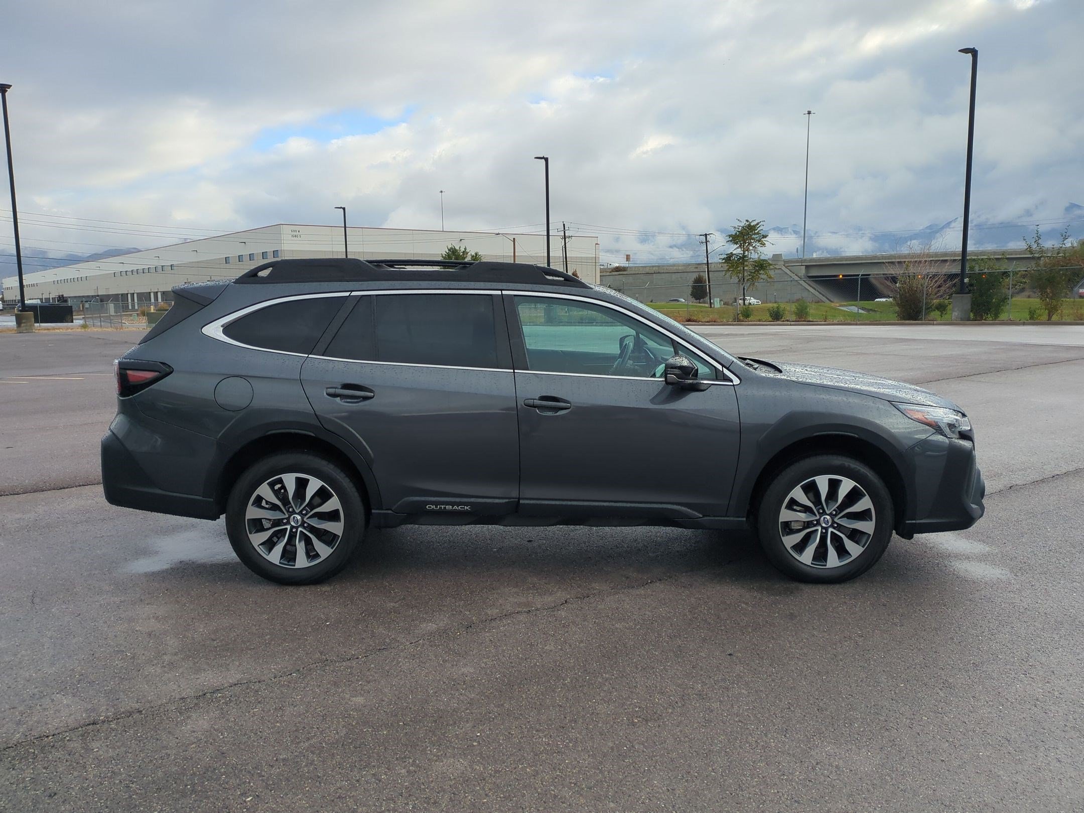 Used 2024 Magnetite Gray Metallic Subaru Limited image 2