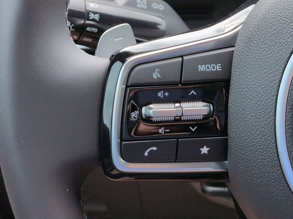 New 2026 Snow White Pearl Kia LXS image 25